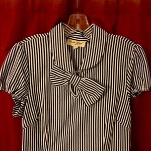 Bettie Page blouse XL